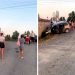 2 automjete përplasen me njëra-tjetrën, përfundojnë në murin e një shtëpie