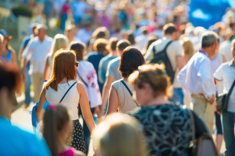 49% e shqiptarëve mendojnë që të jetojnë e punojnë jashtë vendit