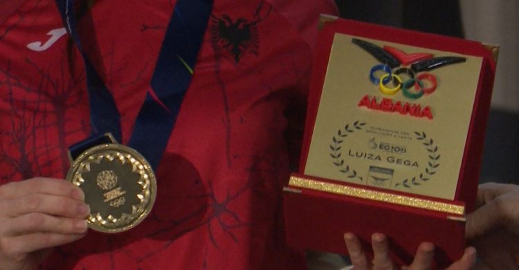Luiza Gega merr medaljen e Lojërave Evropiane