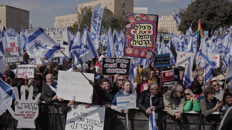 Me mijëra qytetarë protestojnë në Izrael kundër reformës gjyqësore