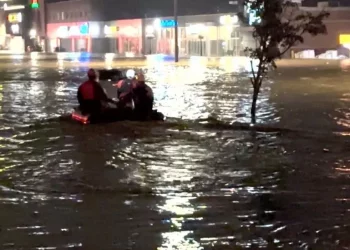 Shirat e rrëmbyeshëm pushtojnë Kanadanë, raportohen të zhdukur 4 persona