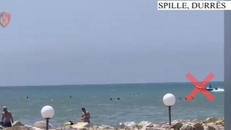 Lundroi me gomone mes pushuesve, drejtuesi gjobitet me 1 milion Lekë të vjetra