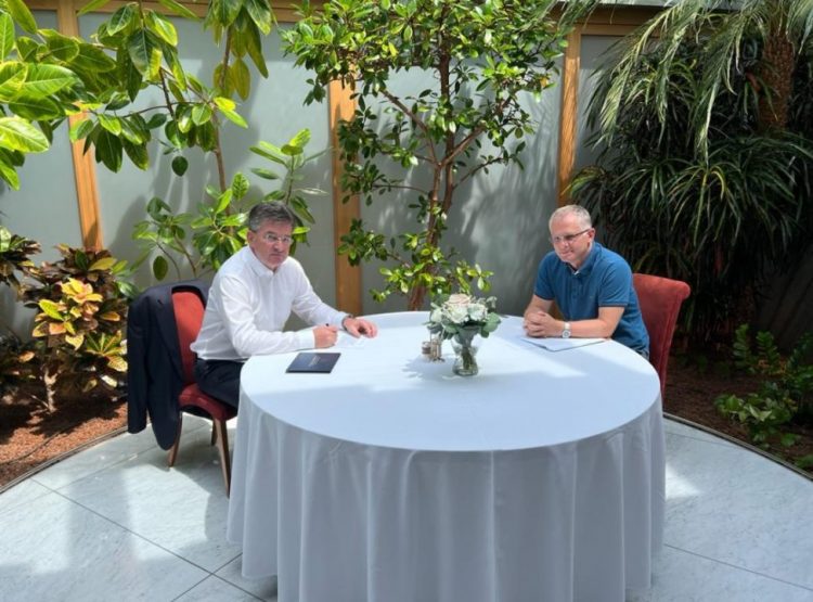 “Ka hapa konkretë për çtensionimin e situatës”, Lajçak takon kryeneogociatorin e Kosovës