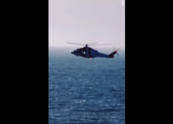 7-vjeçari bie nga anija, bashkë me të humb jetën edhe nëna që u përpoq ta shpëtonte