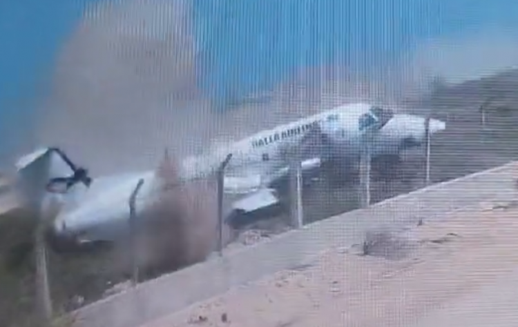 VIDEO/ Avioni rrëzohet gjatë uljes në aeroport, plagosen 34 pasagjerë