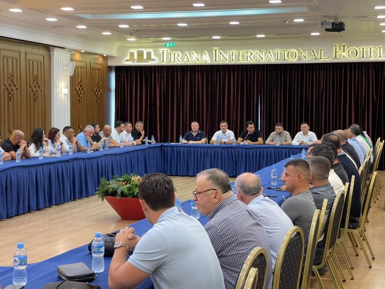 Një ditë pas rikonfirmimit si kryetar, Basha bën mbledhjen e parë