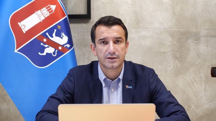 Veliaj-Unionit të Transportit Publik: Kush nuk del sot në punë, do të humbasë licencën
