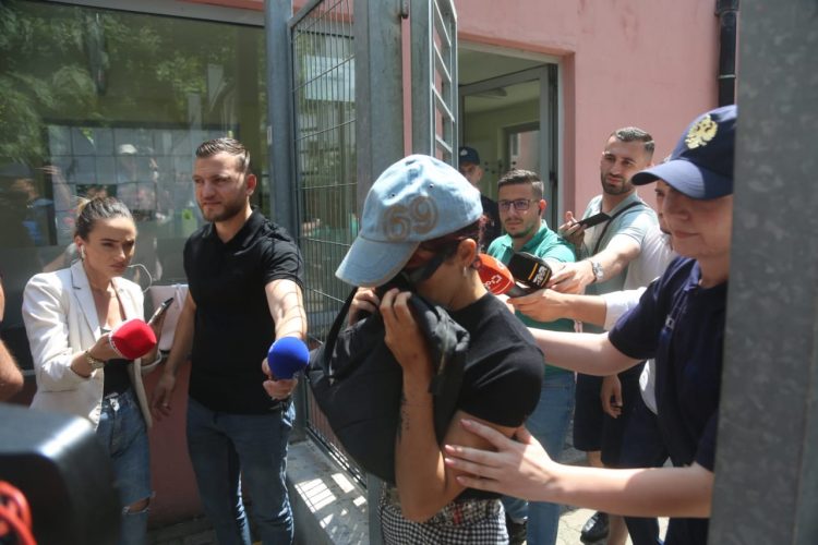 “Jam e vetmja që sjell të ardhura në familje”, Alma Kaçi kërkon lirinë