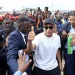 VIDEO/ Mbappe shoqërohet nga ushtria dhe autoblindat në Kamerun