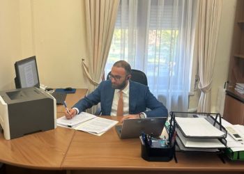 Bardhi mbledh Këshillin Kombëtar të PD-së, prezent në mbledhje 245 anëtarë