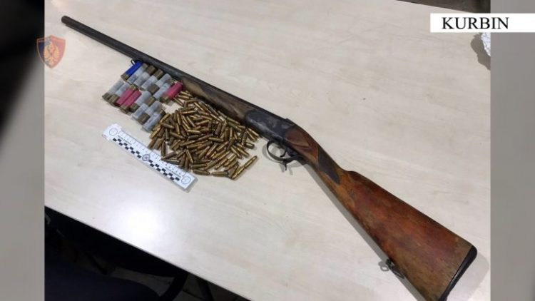 Dhunonte bashkëshorten dhe e kërcënonte me jetë, arrestohet 64-vjeçari