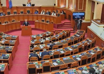 Debatet në Kuvend, tërhiqet maxhoranca: Nesër seancë e posaçme për Ahmetajn