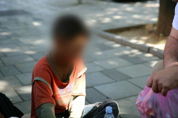 Shfrytëzonte fëmijët e saj të mitur, procedohet penalisht 46-vjeçarja