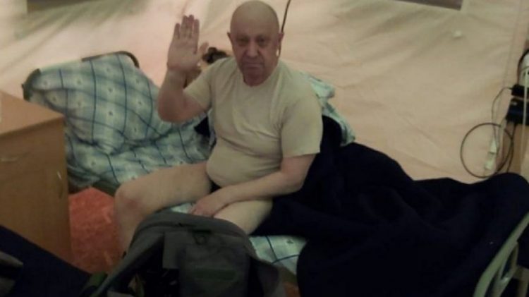 Me të mbathura dhe brenda një tende në Bjellorusi, dalin imazhet e Prigozhin (Foto)