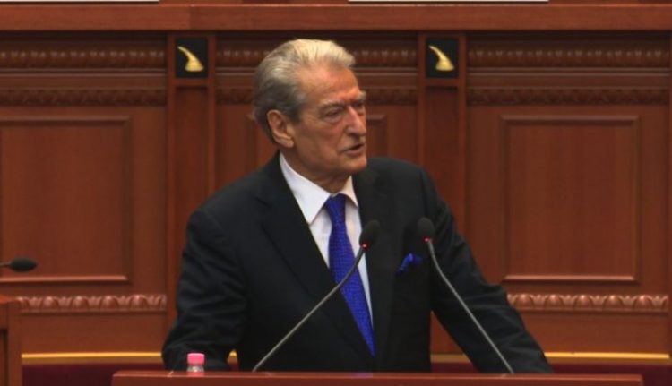 Berisha-Felajt në Kuvend: E shndërrove Prokurorinë e Tiranës në strofull familjare. Turp!