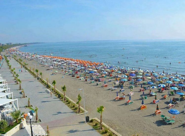 Shëngjin, helmohen 9 pushues nga një lëndë kimike