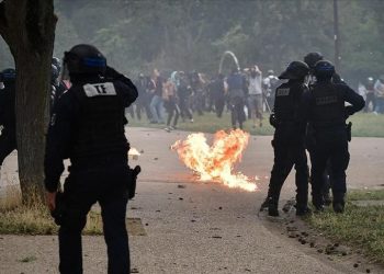 Ra nga çatia e një ndërtese gjatë protestave, humb jetën 19-vjeçari në Francë