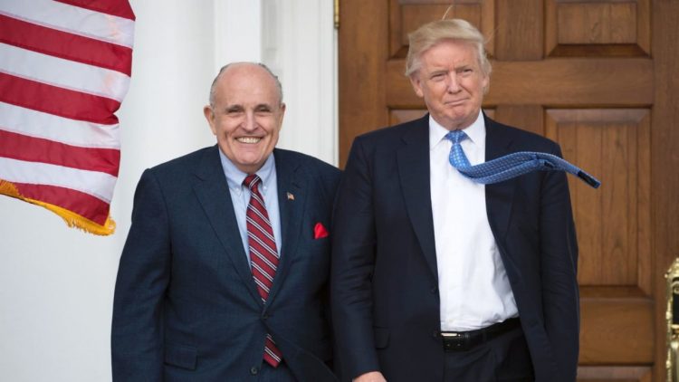 Ish-avokati i Donald Trump shkon në Atlanta për t’u dorëzuar në polici