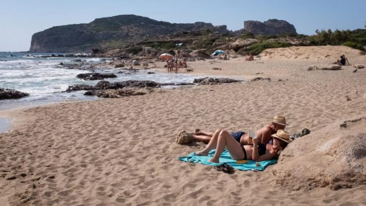 Nudistët katalanas kundër turistëve të veshur: Tregojnë mungesë respekti