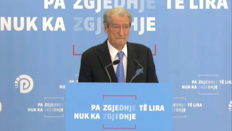 Berisha: Ahmetaj dhe familja e tij po kërcënohen me jetë, drejtësia t’i marrë në mbrojtje