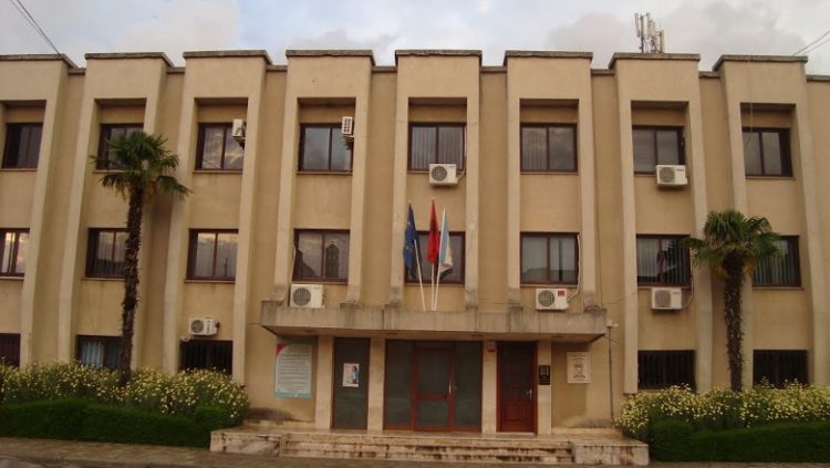 Bashkia Lezhë apel qytetarëve: Në mesnatë pritet furtunë e përmbytje…