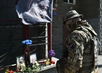 Mbështetësit e Wagner bëjnë homazhe për Prigozhin