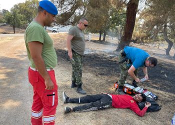 Ekipi shqiptar i zjarrfikësve shpëtojnë 9 emigrantë nga flakët në Greqi
