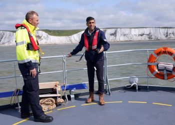 BE bllokon marrëveshjen e Britanisë dhe Francës për kthimin e emigrantëve