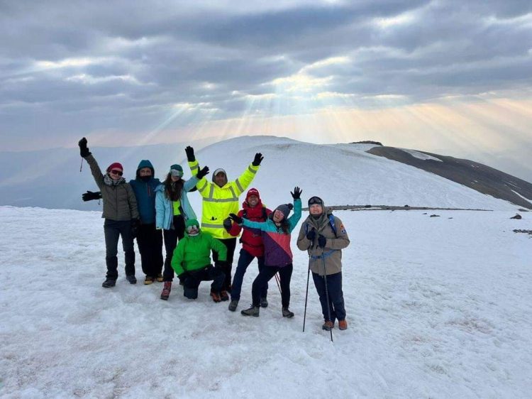 Të ngjisësh në gusht 5137 m, malin biblik të Araratit