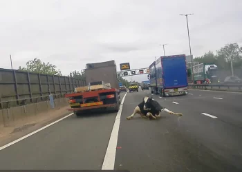 Lopa bie nga kamioni, mbyllet autostrada për 3 orë/ VIDEO
