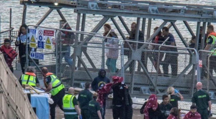 Kërkesat për azil të shqiptarëve zhvendosen në masë të madhe nga Europa në Britani
