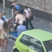 Vogëlushja bie nga kati i 5-të i pallatit, kalimtari bëhet “hero” dhe e kap në ajër