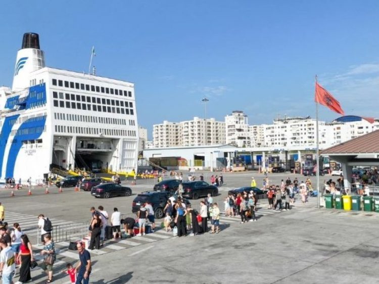 Vetëm gjatë Korrikut, mbi 123 mijë pasagjerë në Portin e Durrësit