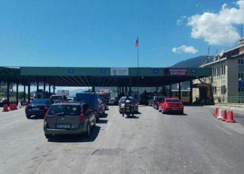 Fluks lëvizjesh në doganën e Qafë-Thanës