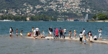 U përpoq të shpëtonte vëllain e vogël, mbytet në liqen 20-vjeçarja në Itali