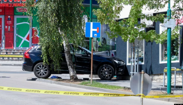 Bosnjë/Vrau ish-gruan, dy të tjerë dhe më pas veten, autori transmeton “live” krimin