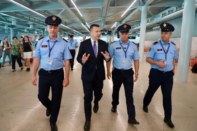 Balla në aeroportin “Nënë Tereza”:Pritet të hyjnë 1 mln turistë në Shqipëri gjatë gushtit