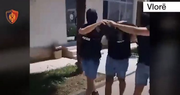 U kap në Vlorë me armë me selenciator, kush është 35-vjeçari me precedentë në Itali