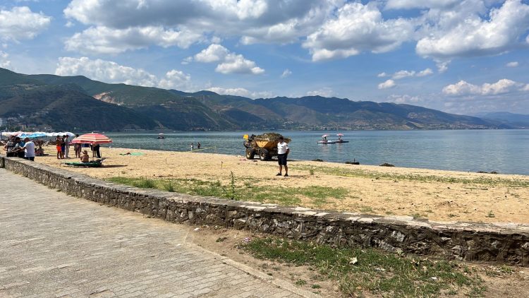 Fadroma përplas pushuesin në Pogradec