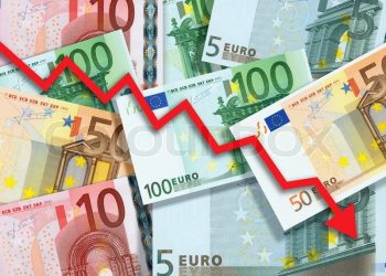 Euro i rikthehet rënies, zbret pranë kufirit të 103 lekëve