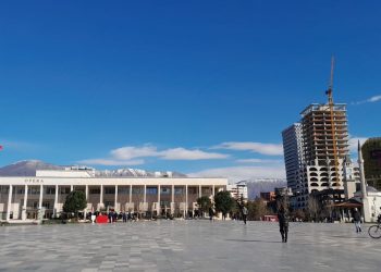 Popullsia e Shqipërisë drejt rënies së shpejtë të lindjeve