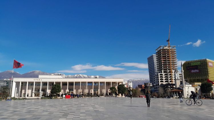 Popullsia e Shqipërisë drejt rënies së shpejtë të lindjeve