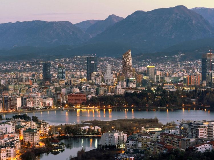 ‘Kulla e radhës dhe mullari i baltës’, Rama reagon për ndërtesën ‘Mali i Tiranës’