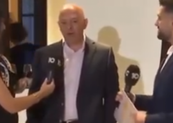 Dy gazetarët në Kosovë ngatërrojnë kryetarin e Gjakovës me Blendi Fevziun