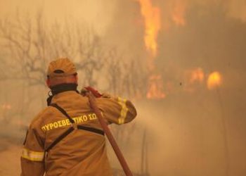 Zjarri në Greqi, mjeku: Dy mes 18 emigrantëve të djegur janë fëmijë