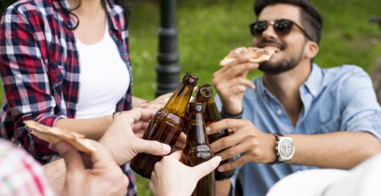 Stambolli ndalon konsumimin e alkoolit në vende publike