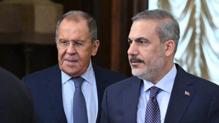 Ministri turk nga Rusia: Mbështesim kërkesat ruse për rinisjen e marrëveshjes së grurit