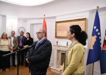 Shkrimtarit Ismail Kadare i jepet nënshtetësia e Kosovës