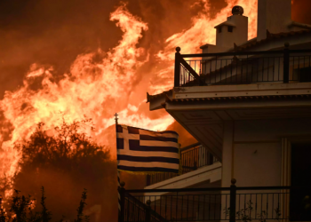 Zjarrfikësit grekë në luftë me flakët prej disa ditësh