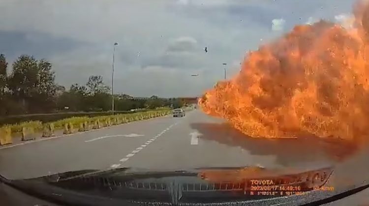 Avioni bie në mes të rrugës dhe shpërthen, 10 viktima, mes tyre një politikan (Video)